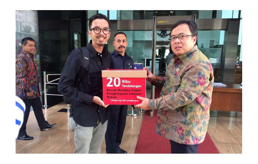 Petisi Cabut Penghargaan Cukai Rokok Diserahkan ke Menkeu
