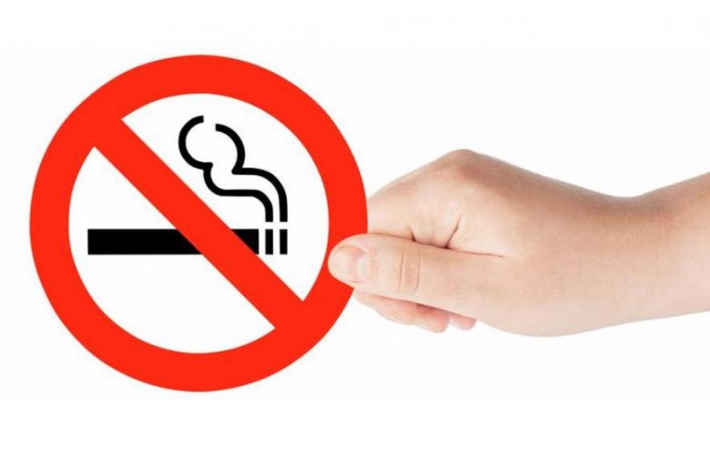 Siswa SMP Ramai-ramai Copot Spanduk Iklan Rokok di Sekitar Sekolah