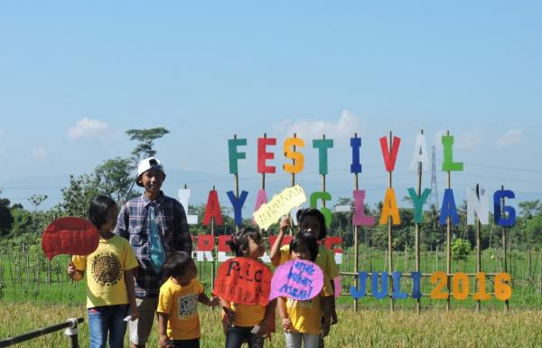 Ratusan Anak Terbangkan Layang-Layang Suarakan Bahaya Tembakau